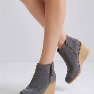 TOMS Gray Suede Wedge Ankle Booties with Round Toe for Women, Size 8